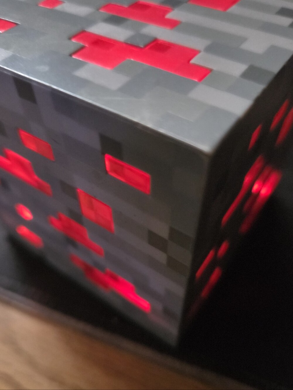 MINECRAFT 2012 Think Geek REDSTONE ORE NIGHTLIGHT